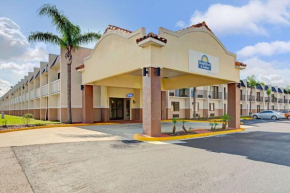 Отель Days Inn & Suites - Tampa  Тампа